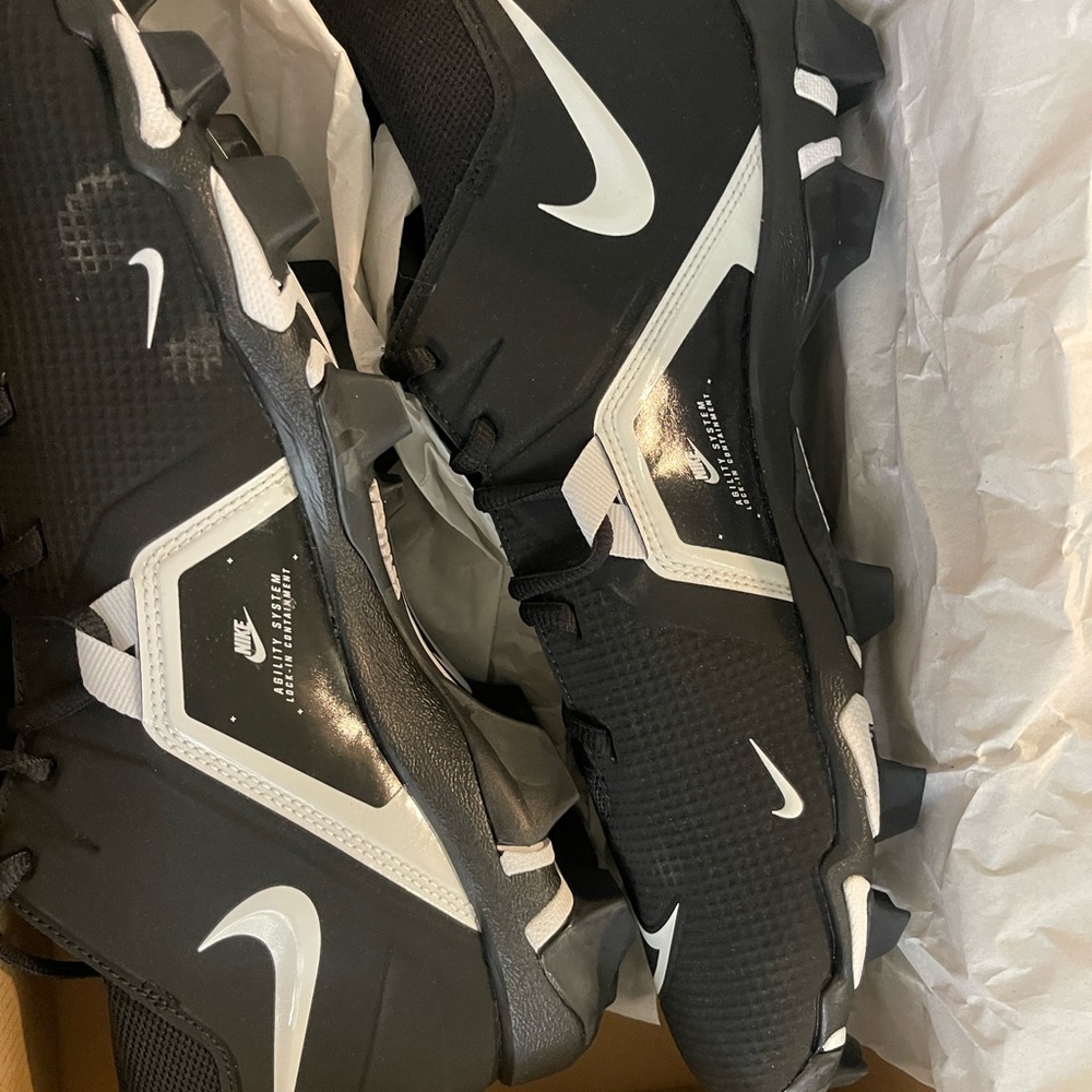 Nike Men's Black and White alpha 3 cleats. NEW size 11.5
